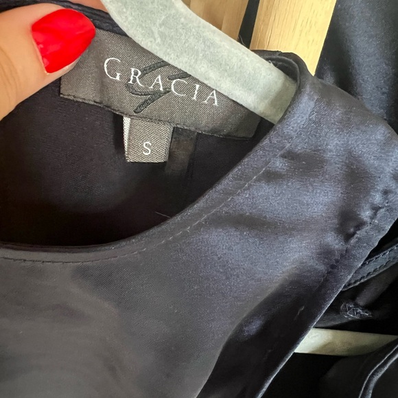 Pretty navy 2 piece - Picture 3 of 3